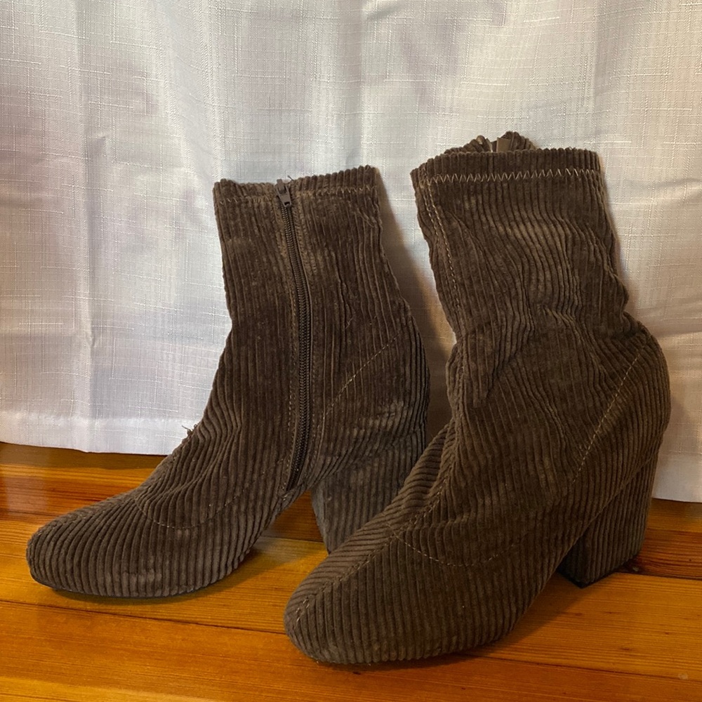 Block heel corduroy boots
